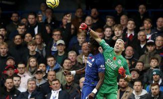 今日英超最新爆料新闻,转会风云再起，豪门争抢焦点球员！”  第2张